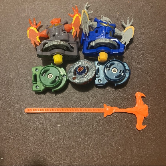 Lot Of  2 Beywarriors Shogun Steel 1 Beyblade Battle Hasbro 2012 Tomy + Case - Picture 2 of 12